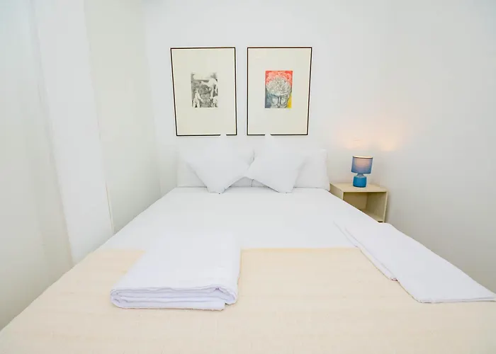 For You Rentals Cozy And Charming 3-Bedroom Apartment Temporal In Madrid Aso180